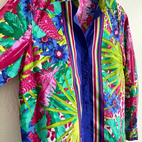 3/$12 Vibrant Floral Tropical Vacation Weekend Top Size Medium - Picture 4 of 8